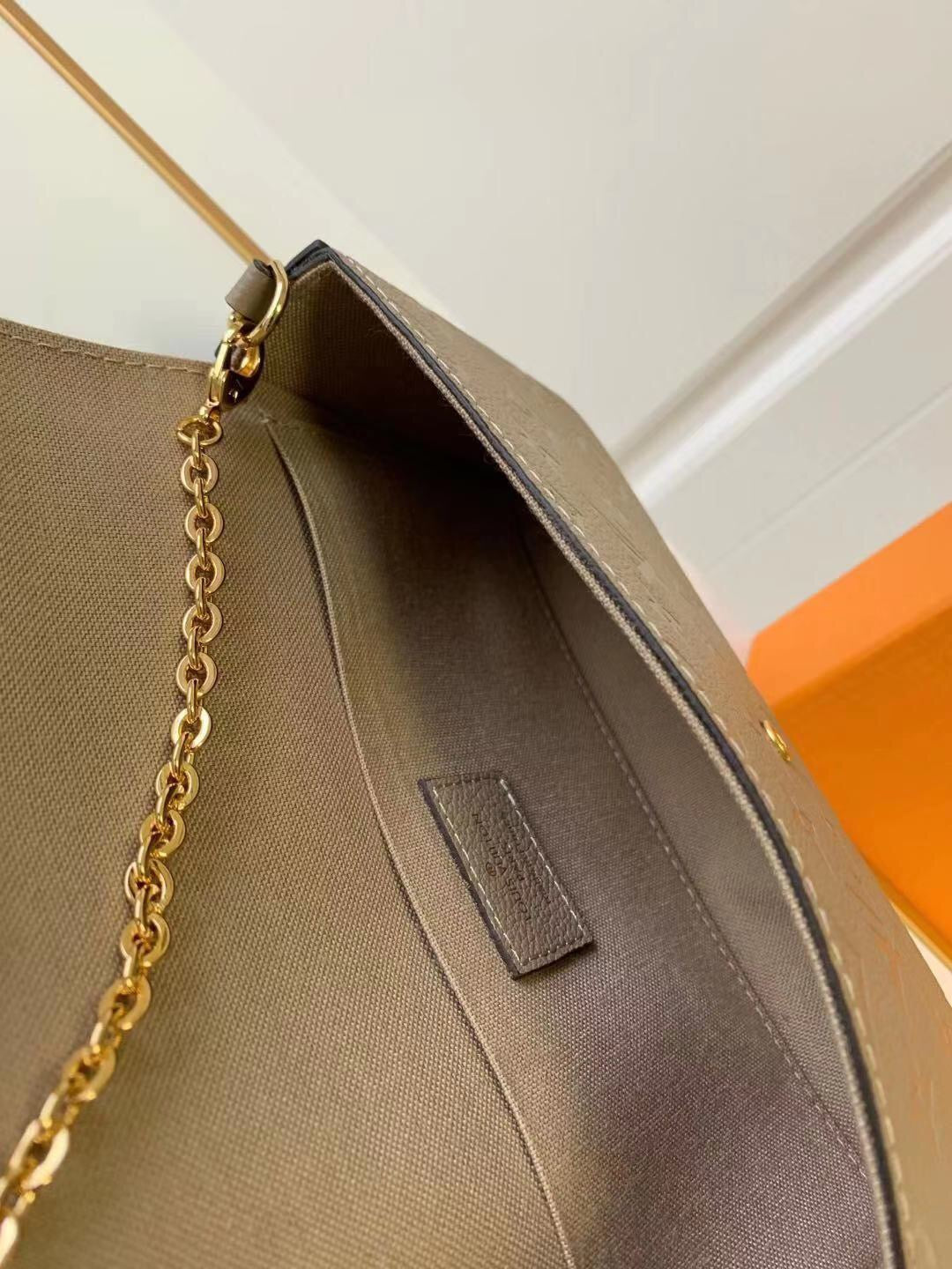 LV Pochette Felicie