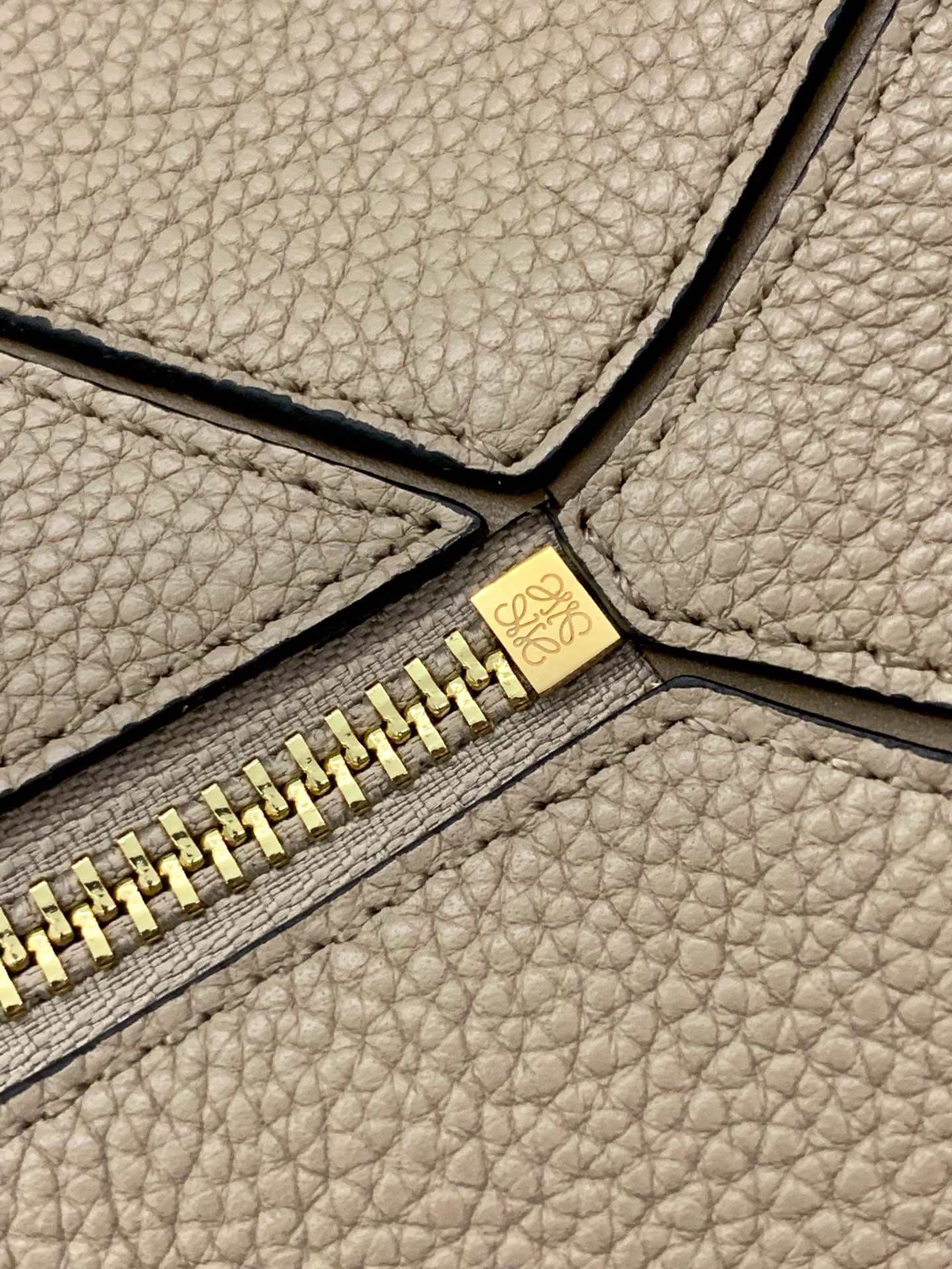 Loewe Medium Puzzle Bag