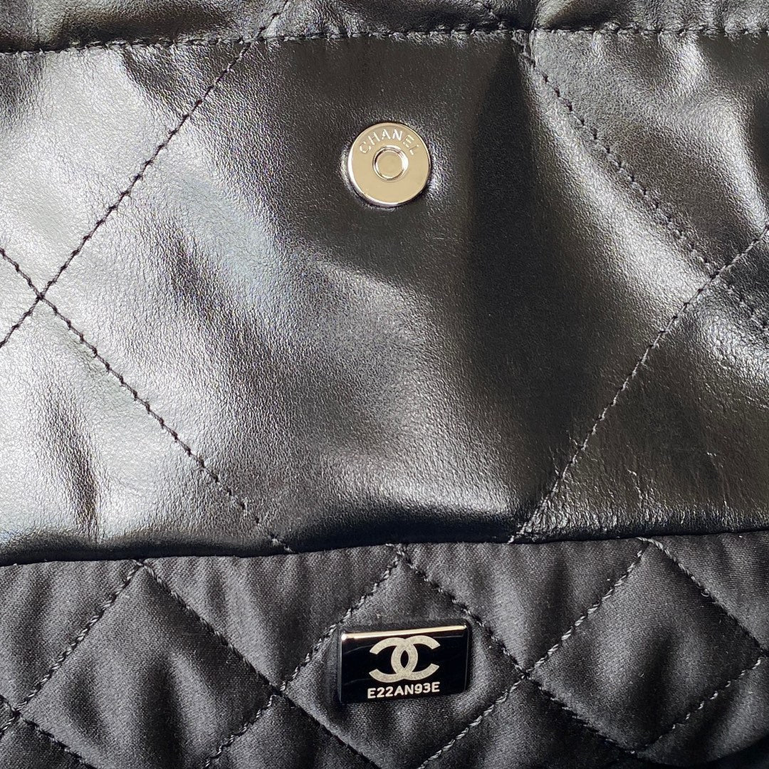 Chanel 22 Shopping Bag