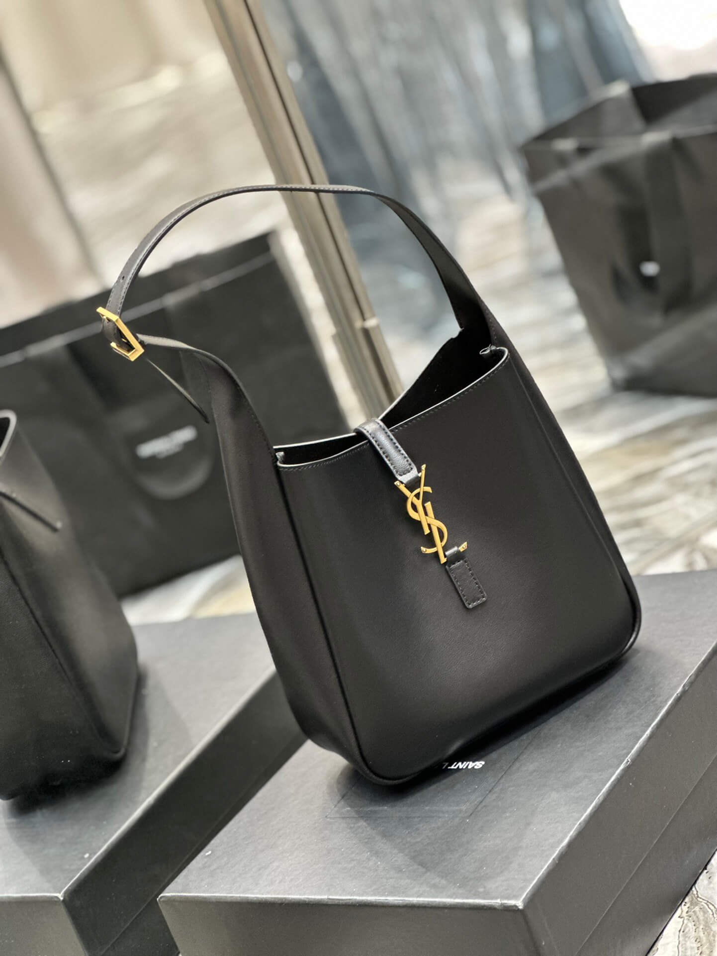 YSL Explosive Style LE 5A7 Underarm Bag