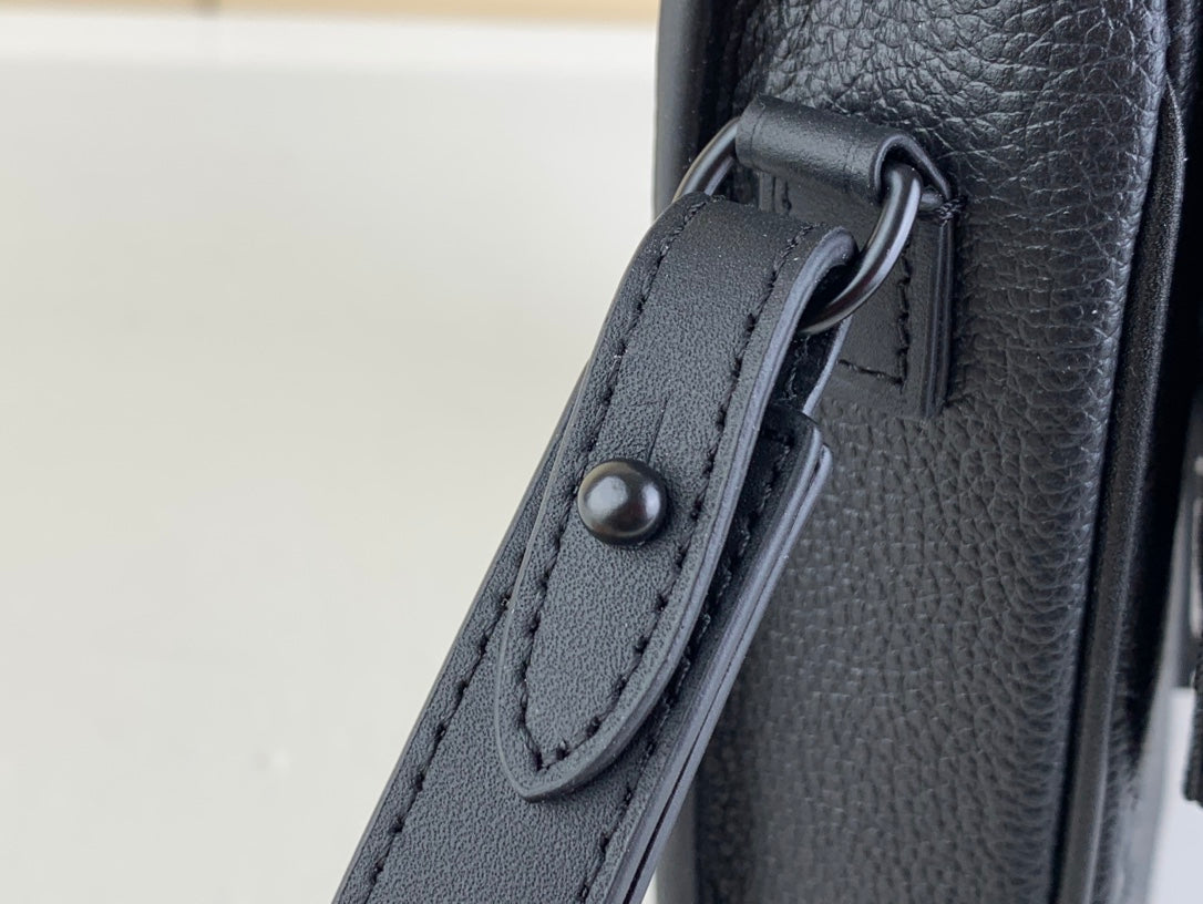 LV S Lock A4 Pouch