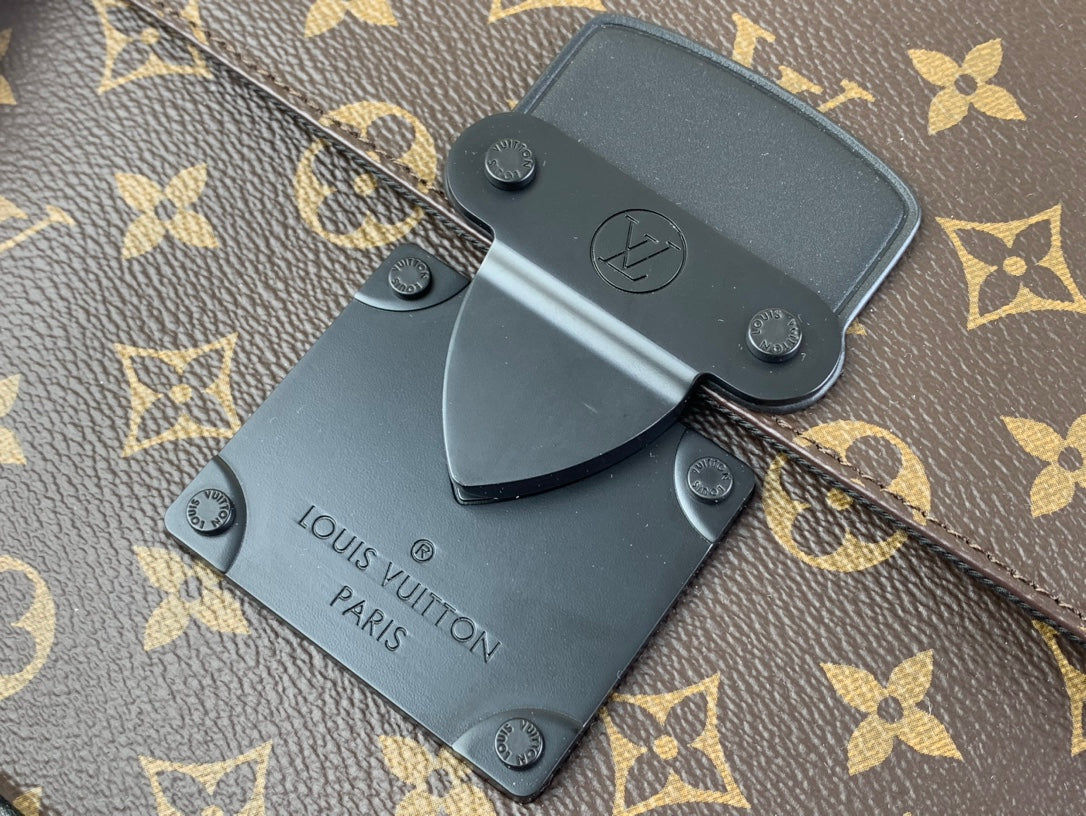LV S Lock A4 Pouch