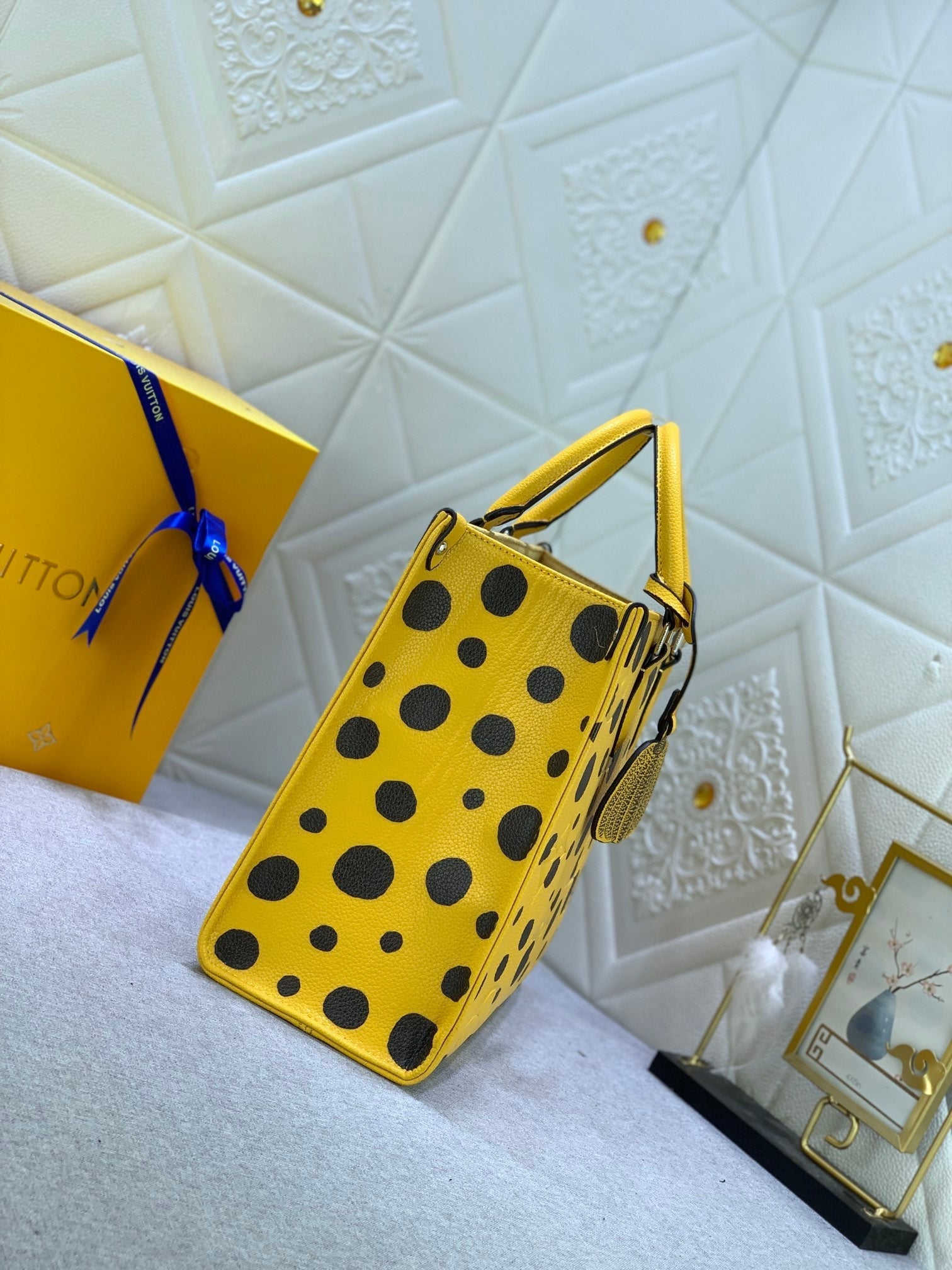 LV ONTHEGO Bag
