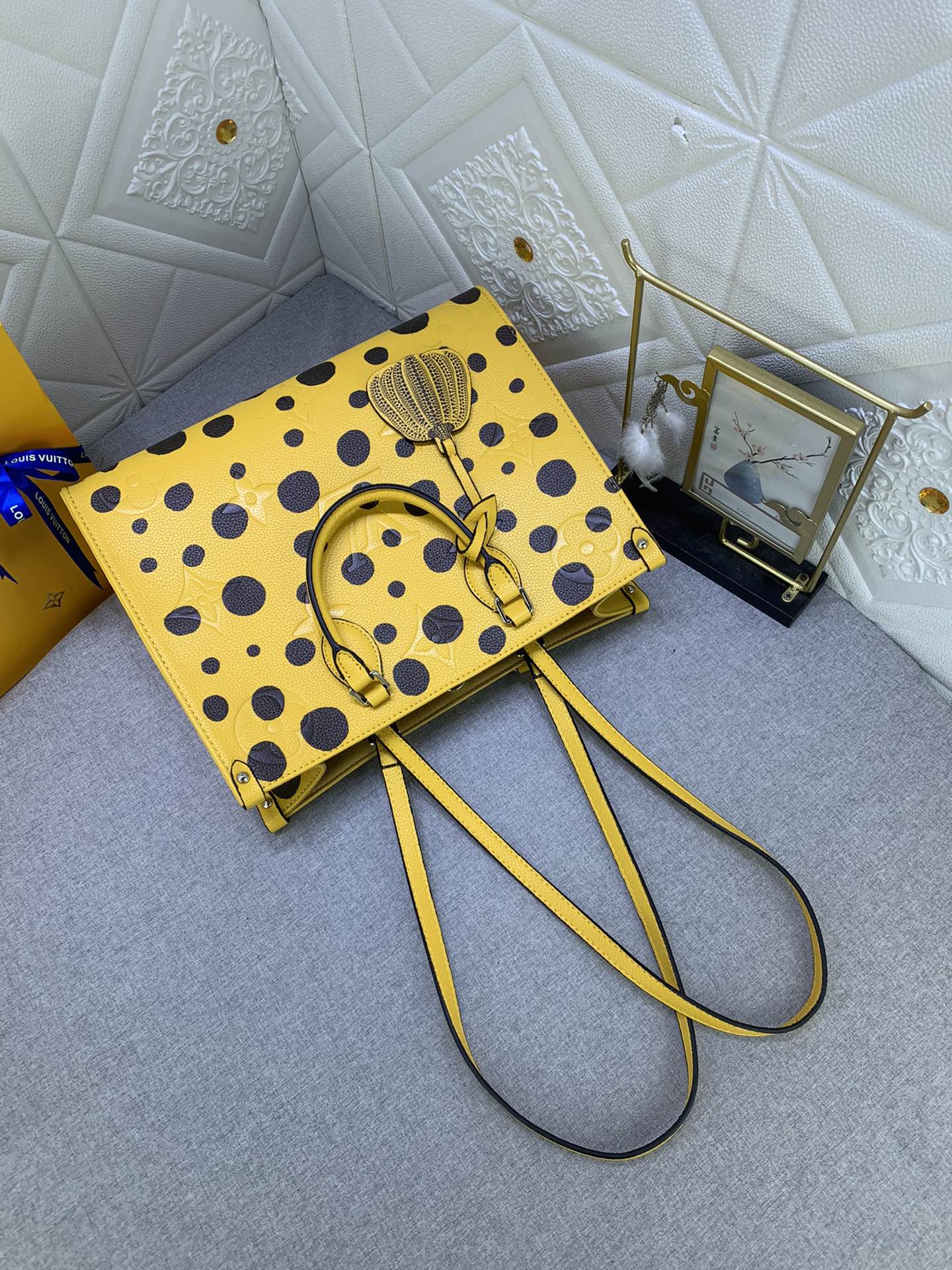 LV ONTHEGO Bag