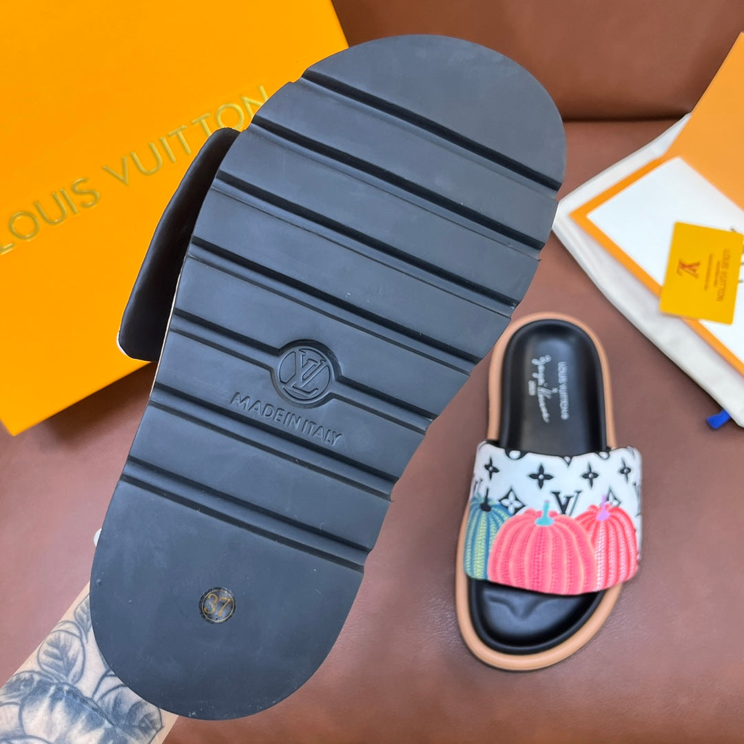 LV Latest Embossed Slippers