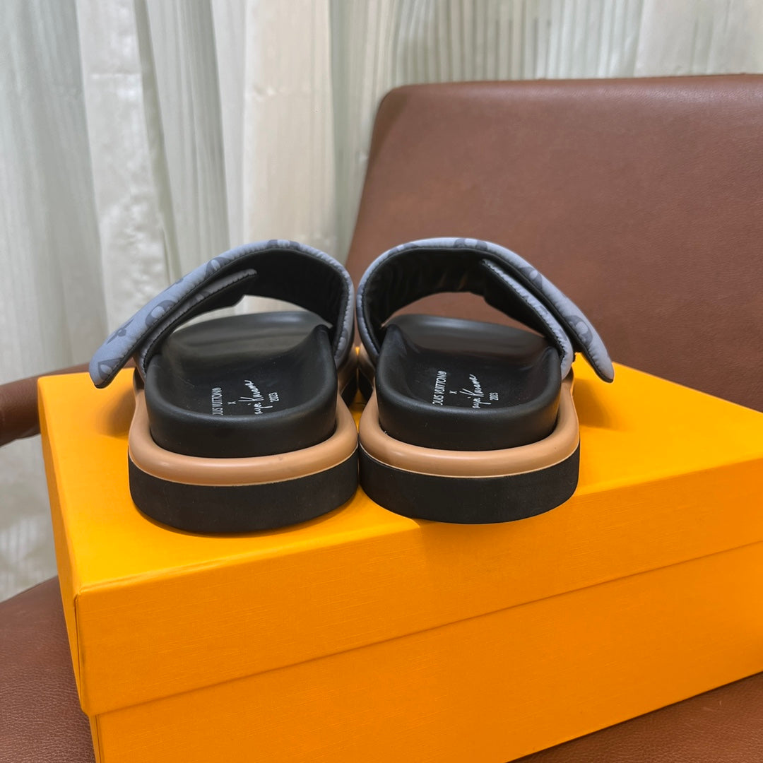 LV Latest Embossed Slippers