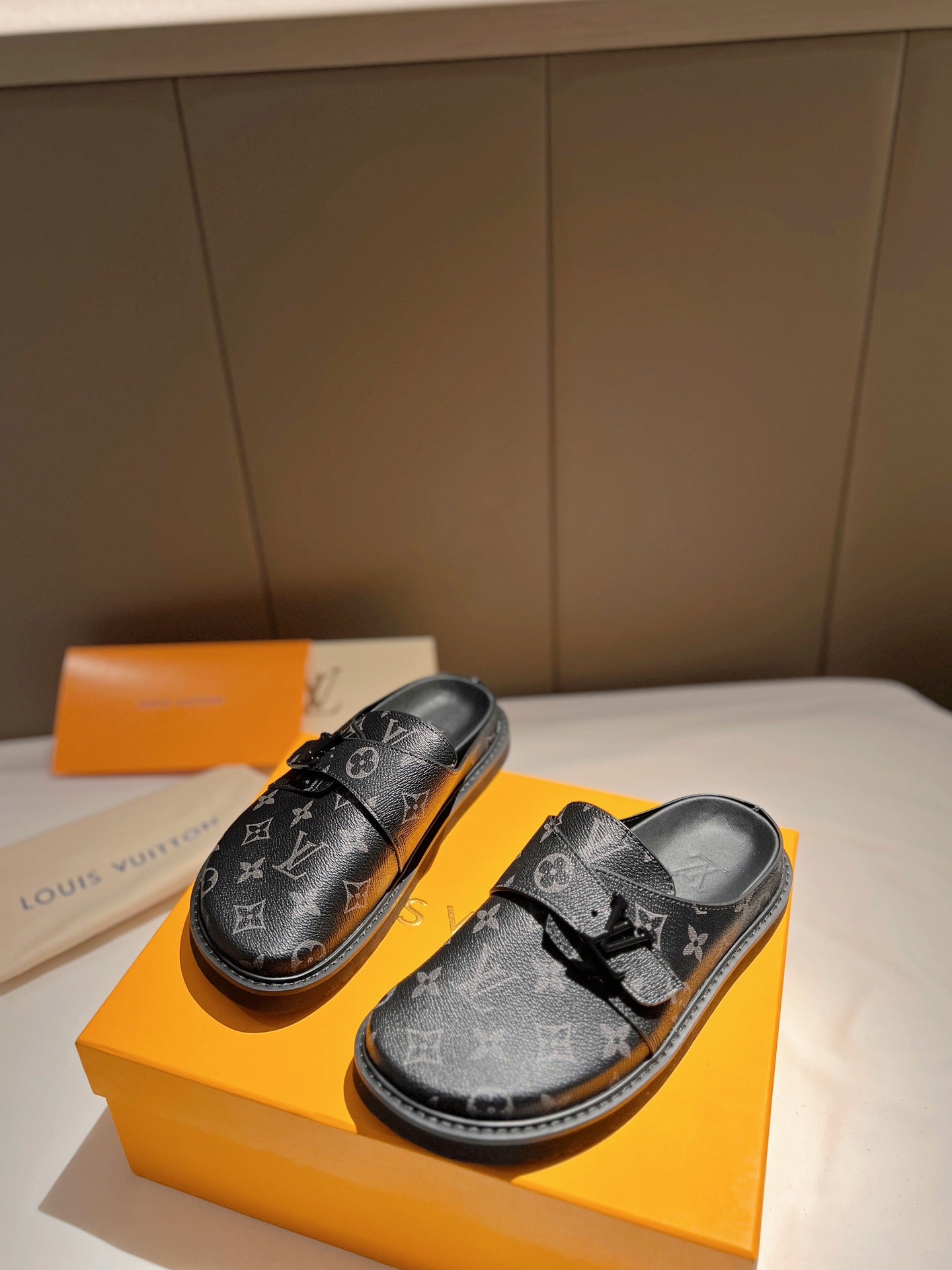 LV Latest Slippers