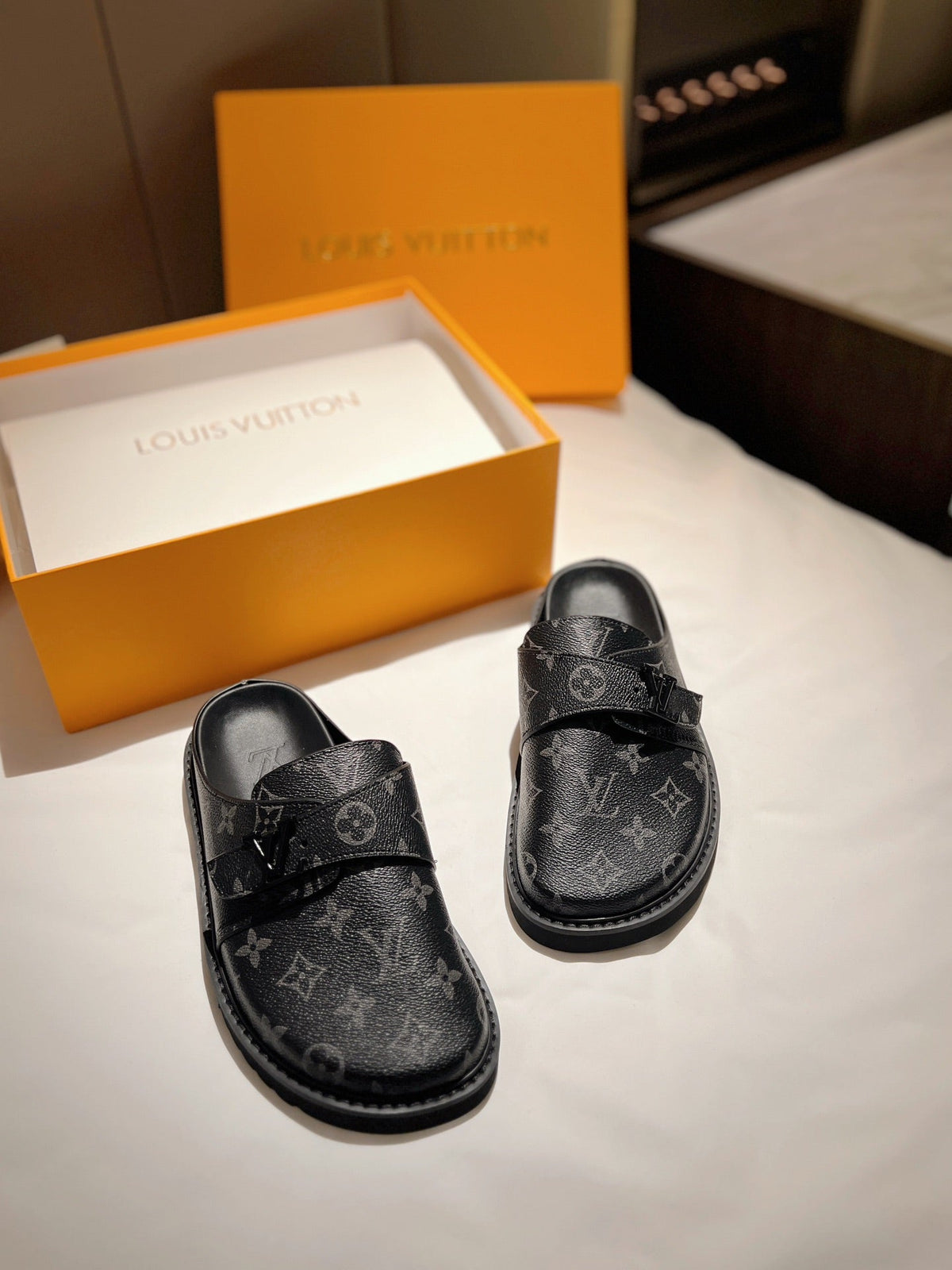 LV Latest Slippers