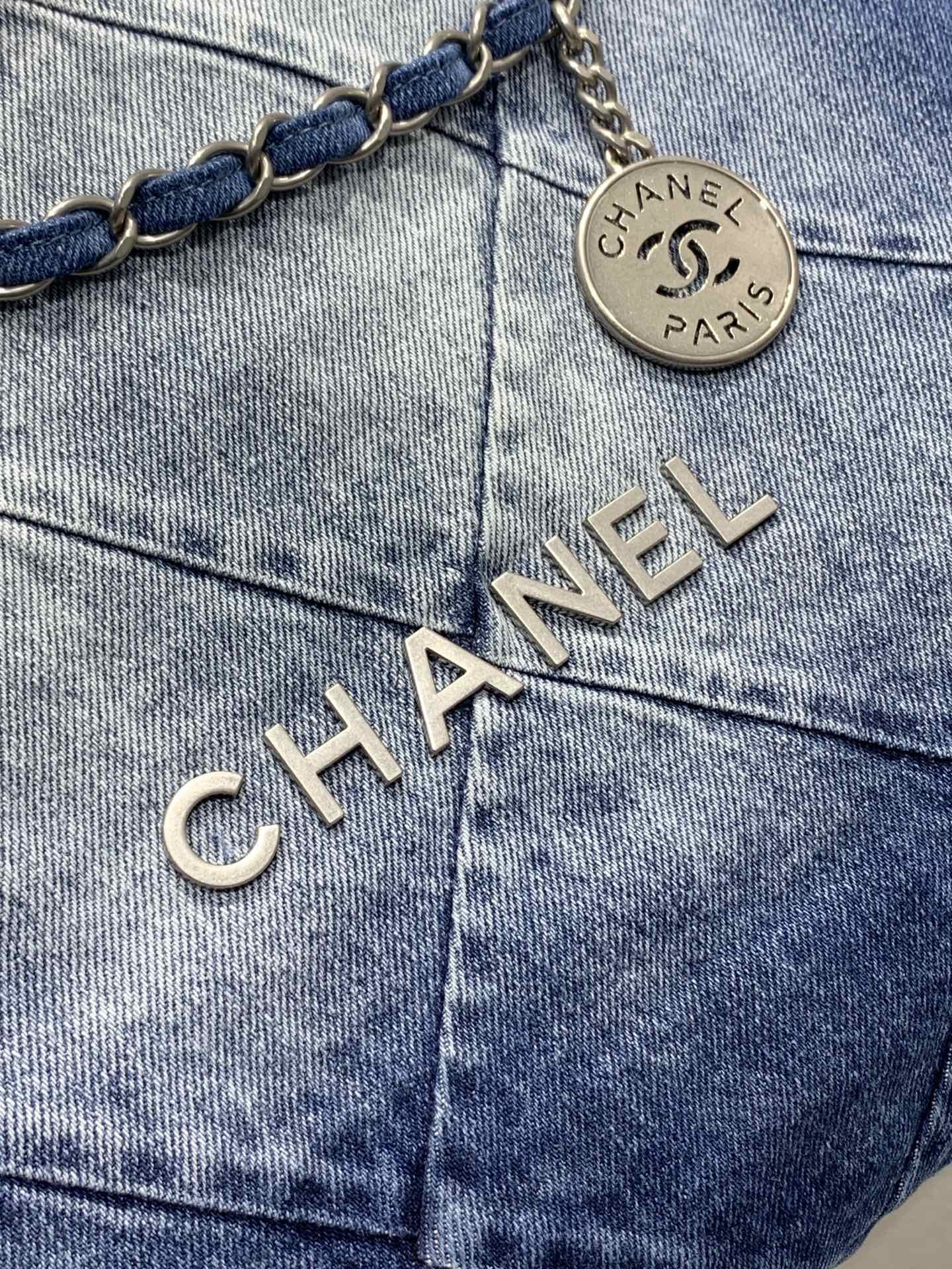 Chanel 22 Shopping Bag