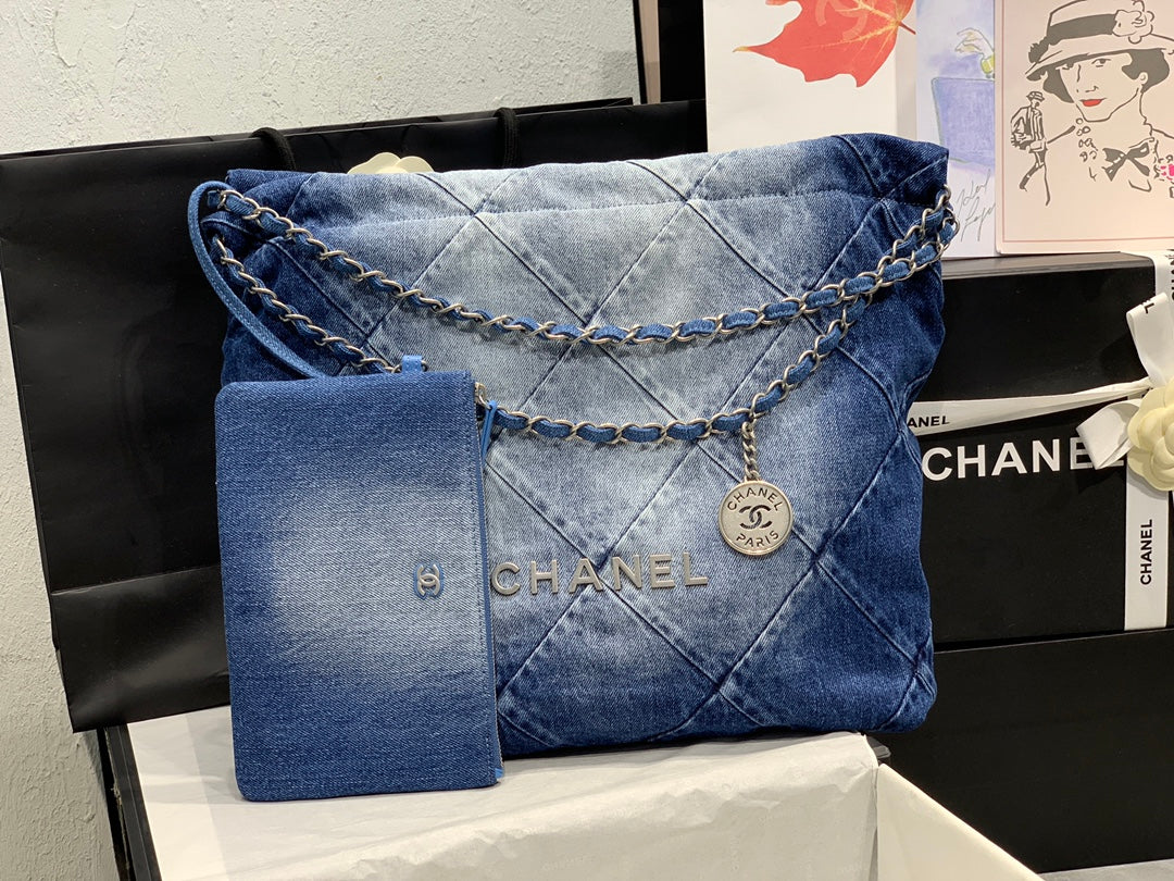 Chanel 22 Shopping Bag
