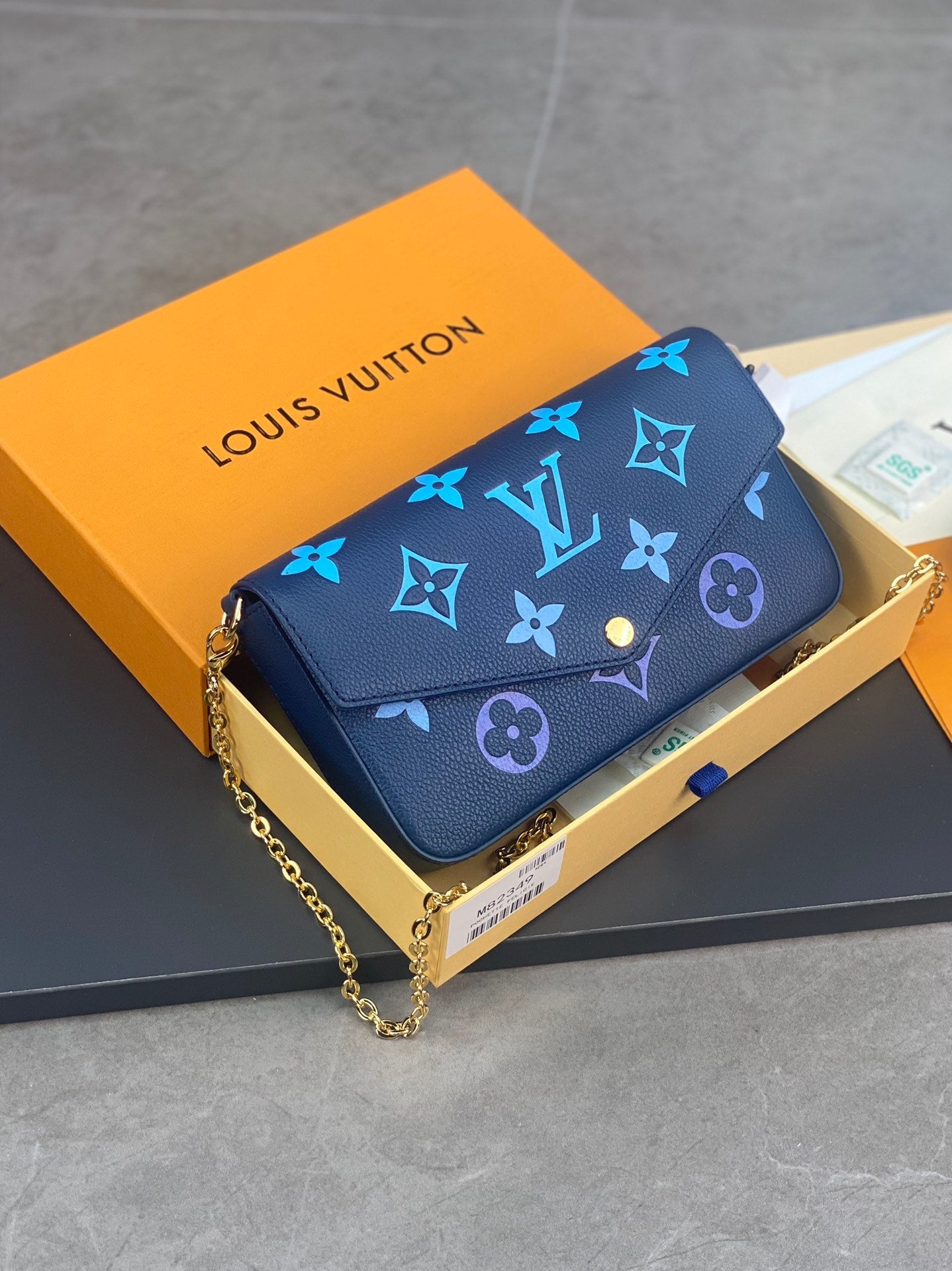 LV FÉLICIE POCHETTE Chain Bag