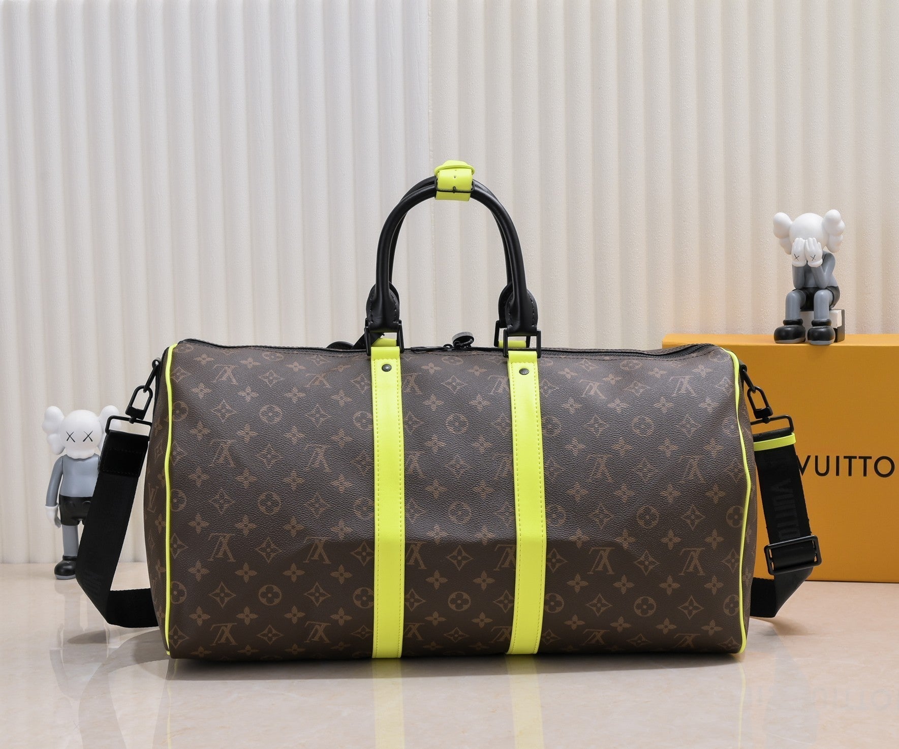 LV Classic Keepall Bandoulière Travel Bag