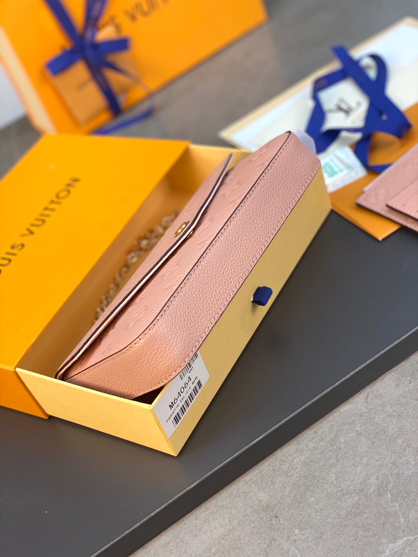 LV FÉLICIE POCHETTE Chain Bag