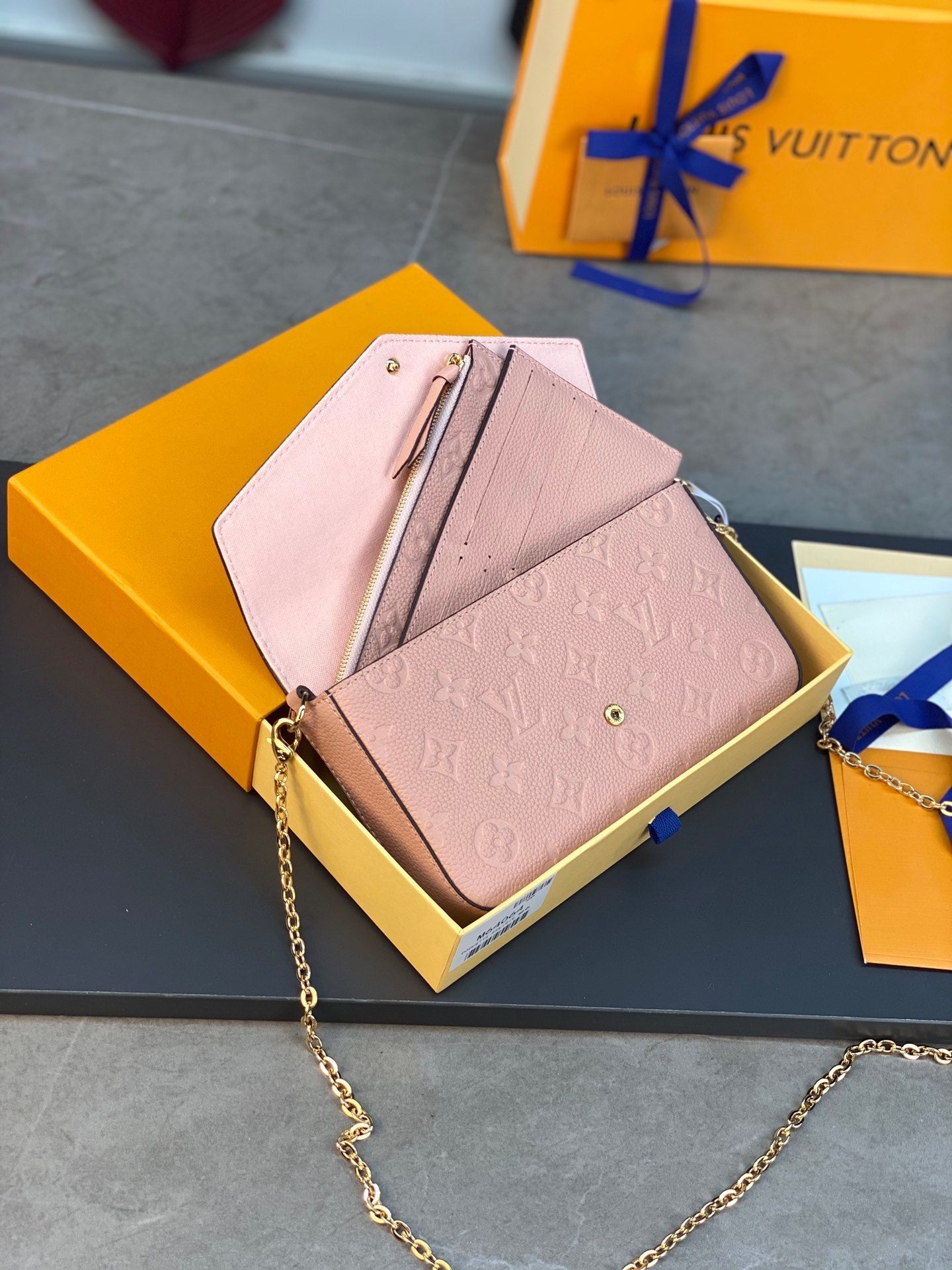 LV FÉLICIE POCHETTE Chain Bag