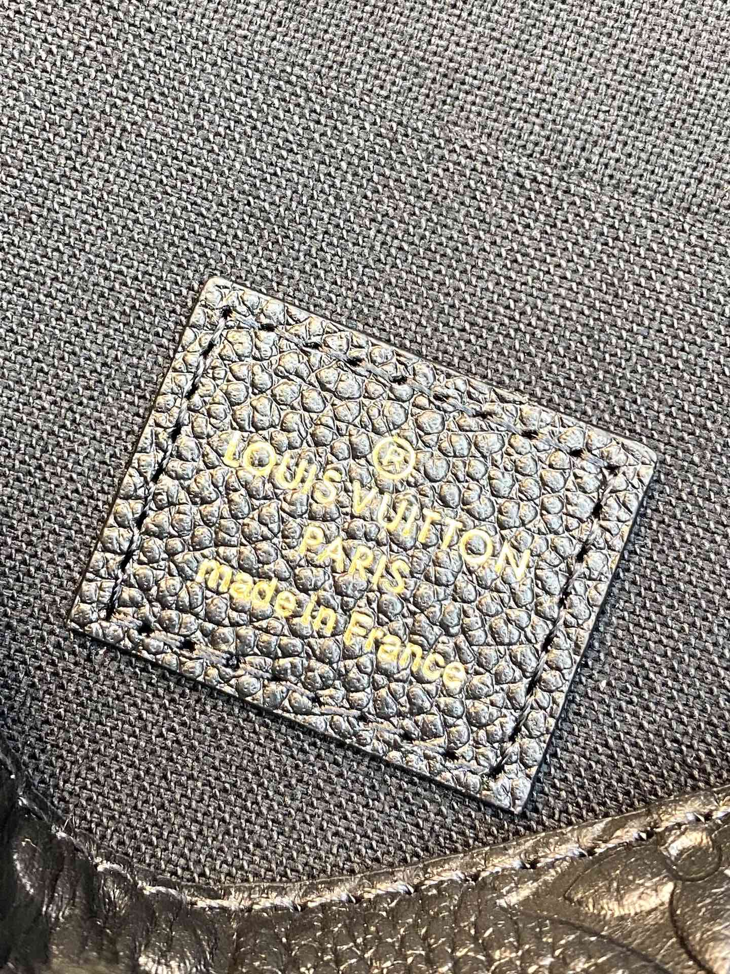 LV FÉLICIE POCHETTE Chain Bag