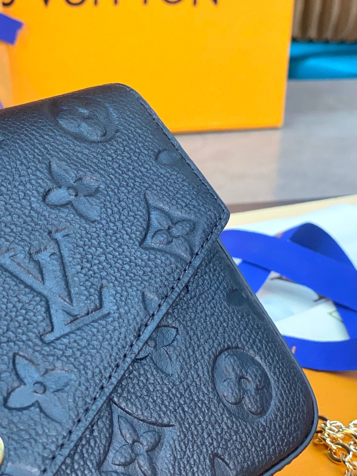 LV FÉLICIE POCHETTE Chain Bag
