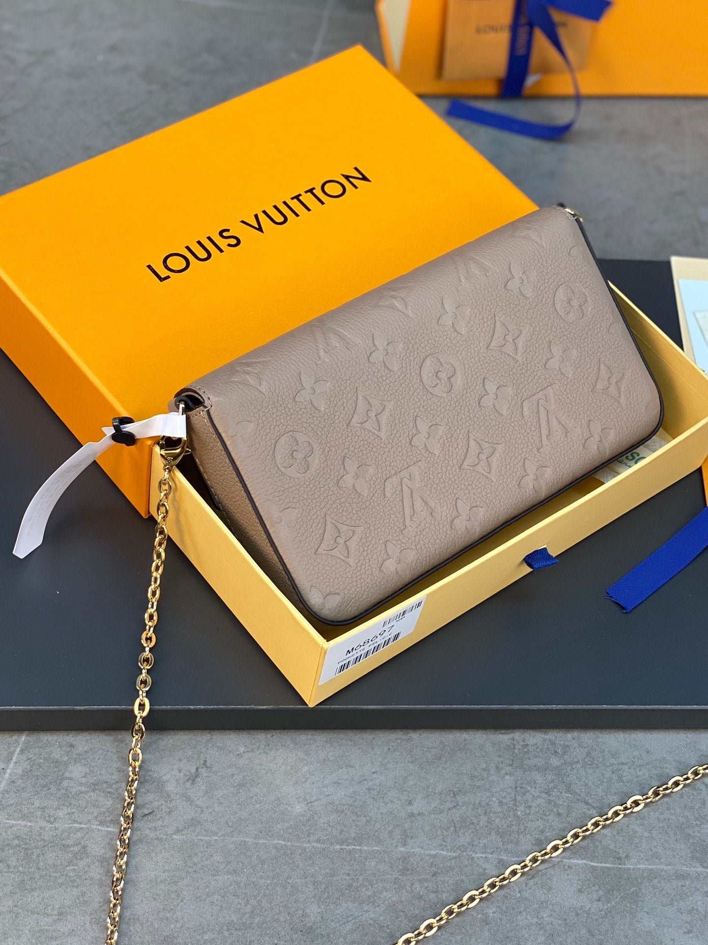 LV FÉLICIE POCHETTE Chain Bag