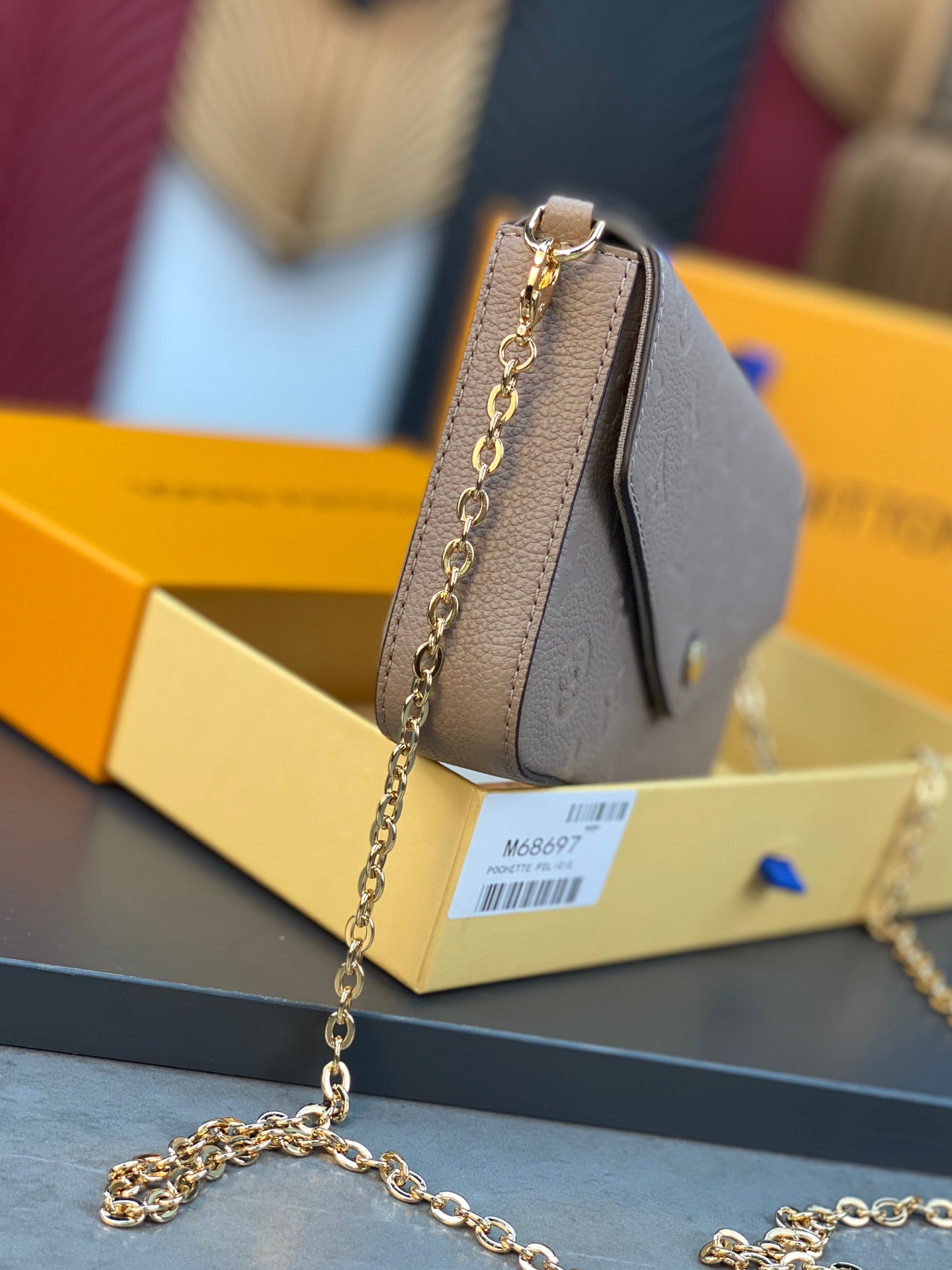 LV FÉLICIE POCHETTE Chain Bag