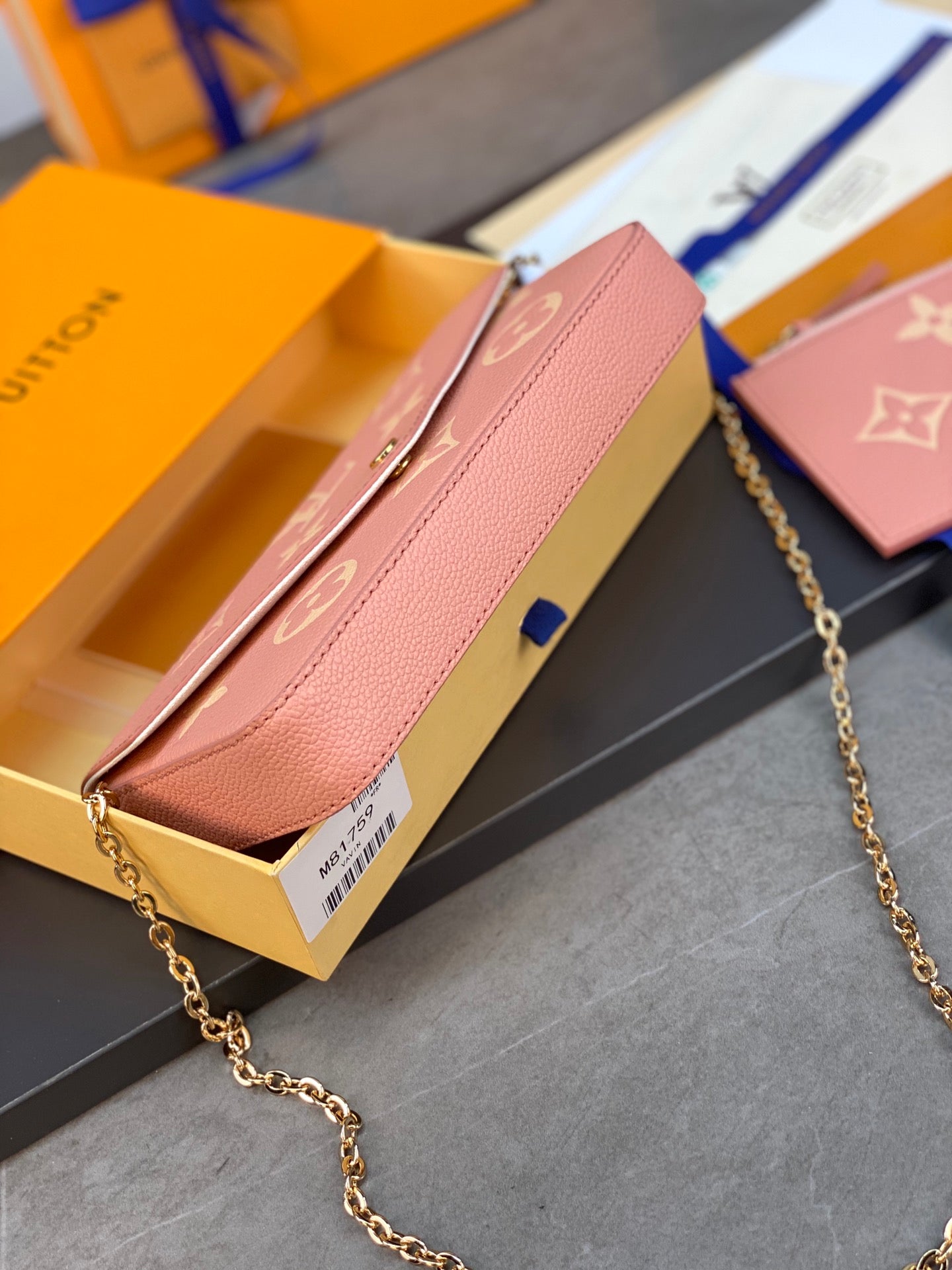 LV FÉLICIE POCHETTE Chain Bag