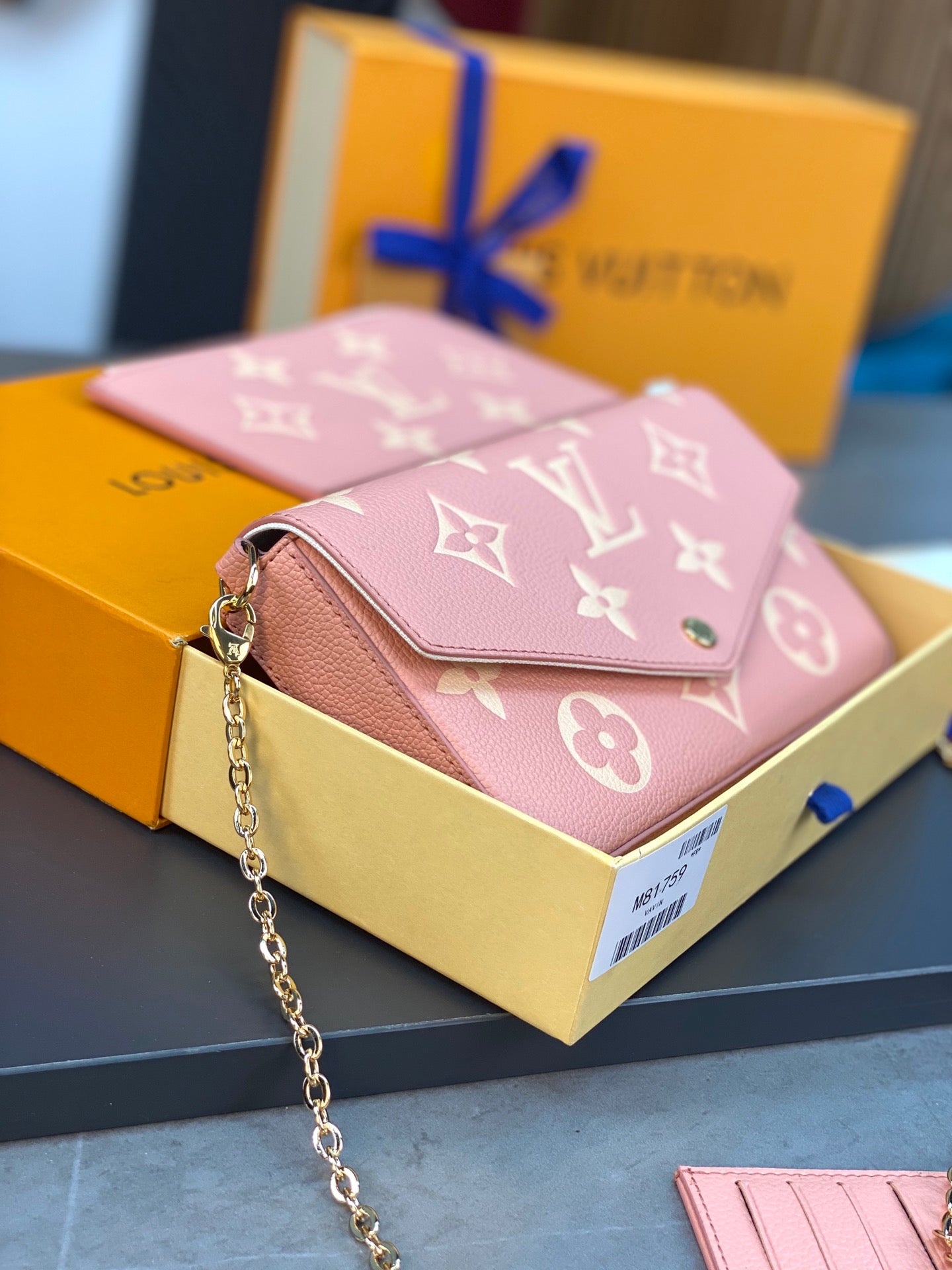 LV FÉLICIE POCHETTE Chain Bag