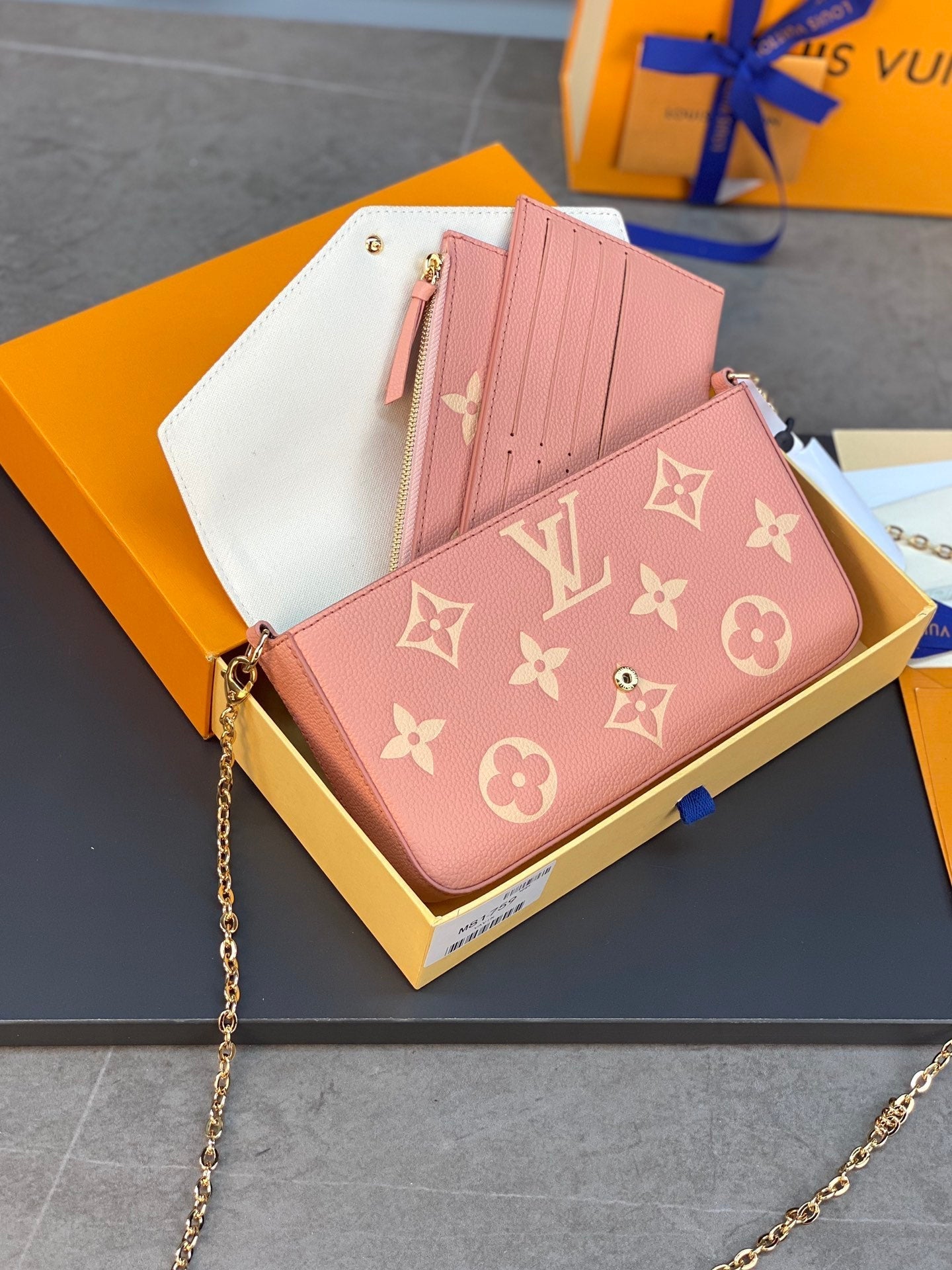 LV FÉLICIE POCHETTE Chain Bag