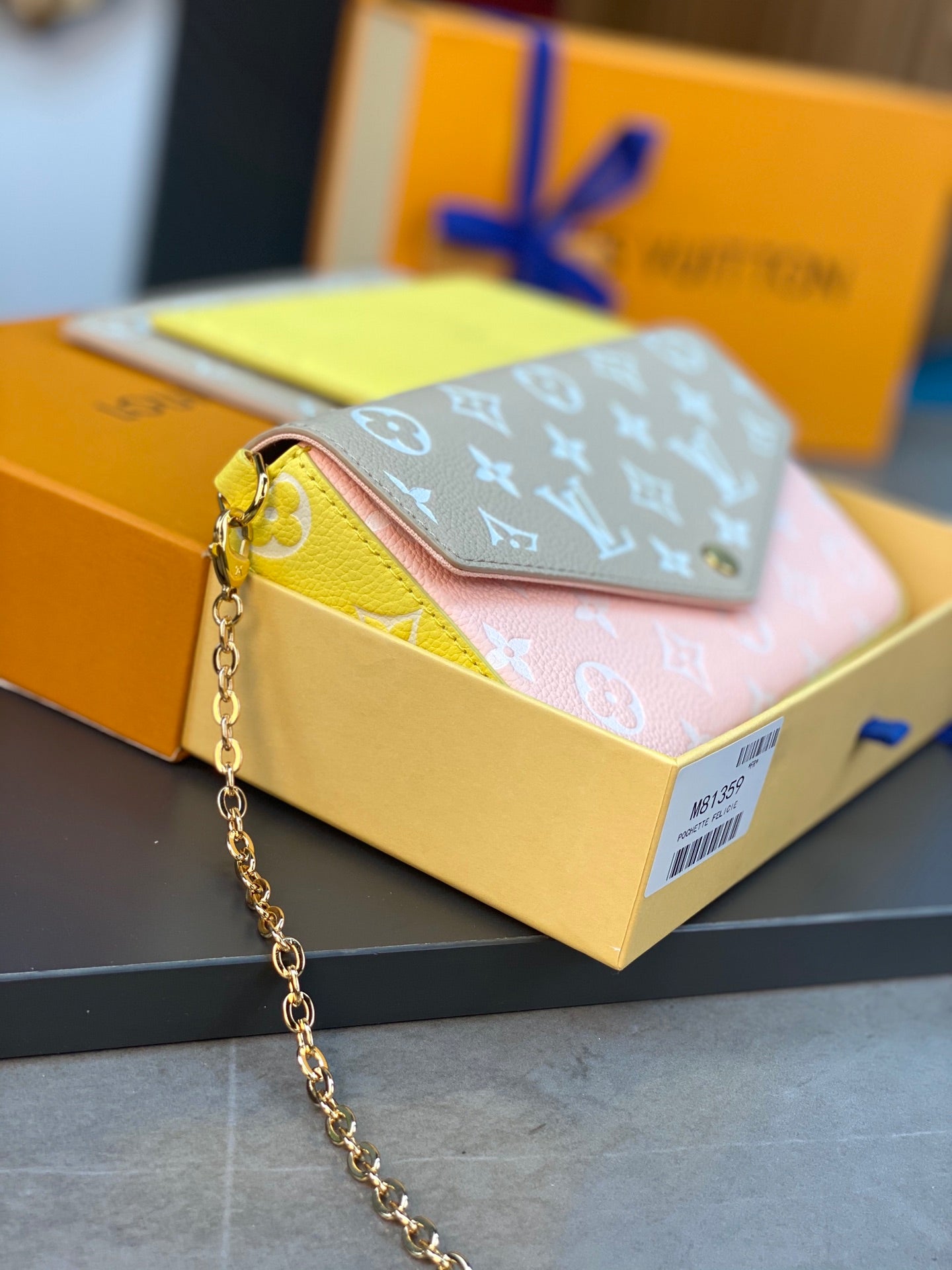 LV FÉLICIE POCHETTE Chain Bag