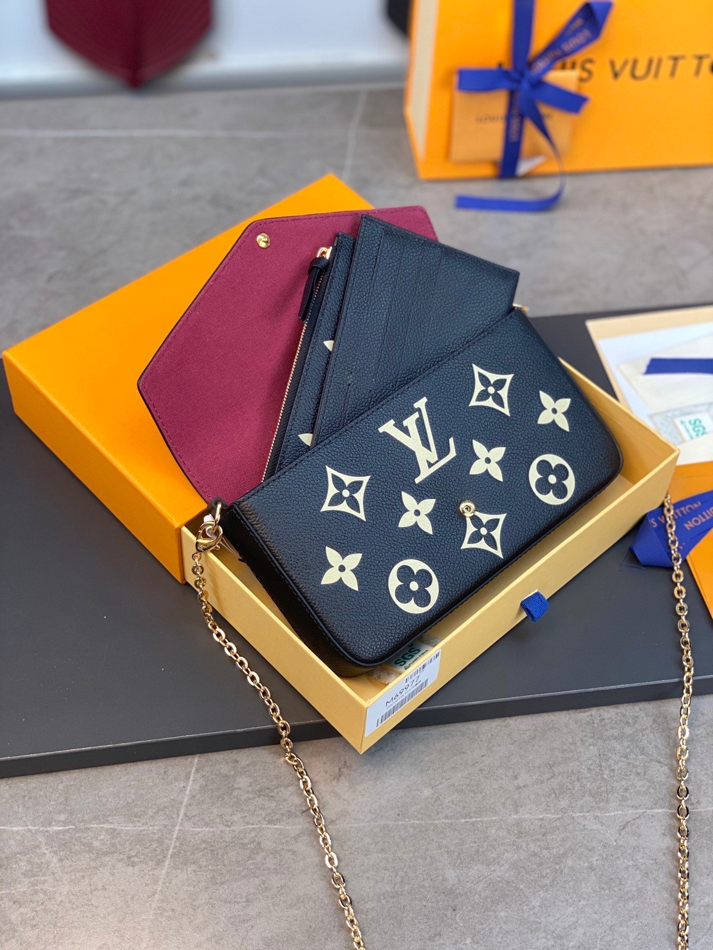 LV FÉLICIE POCHETTE Chain Bag