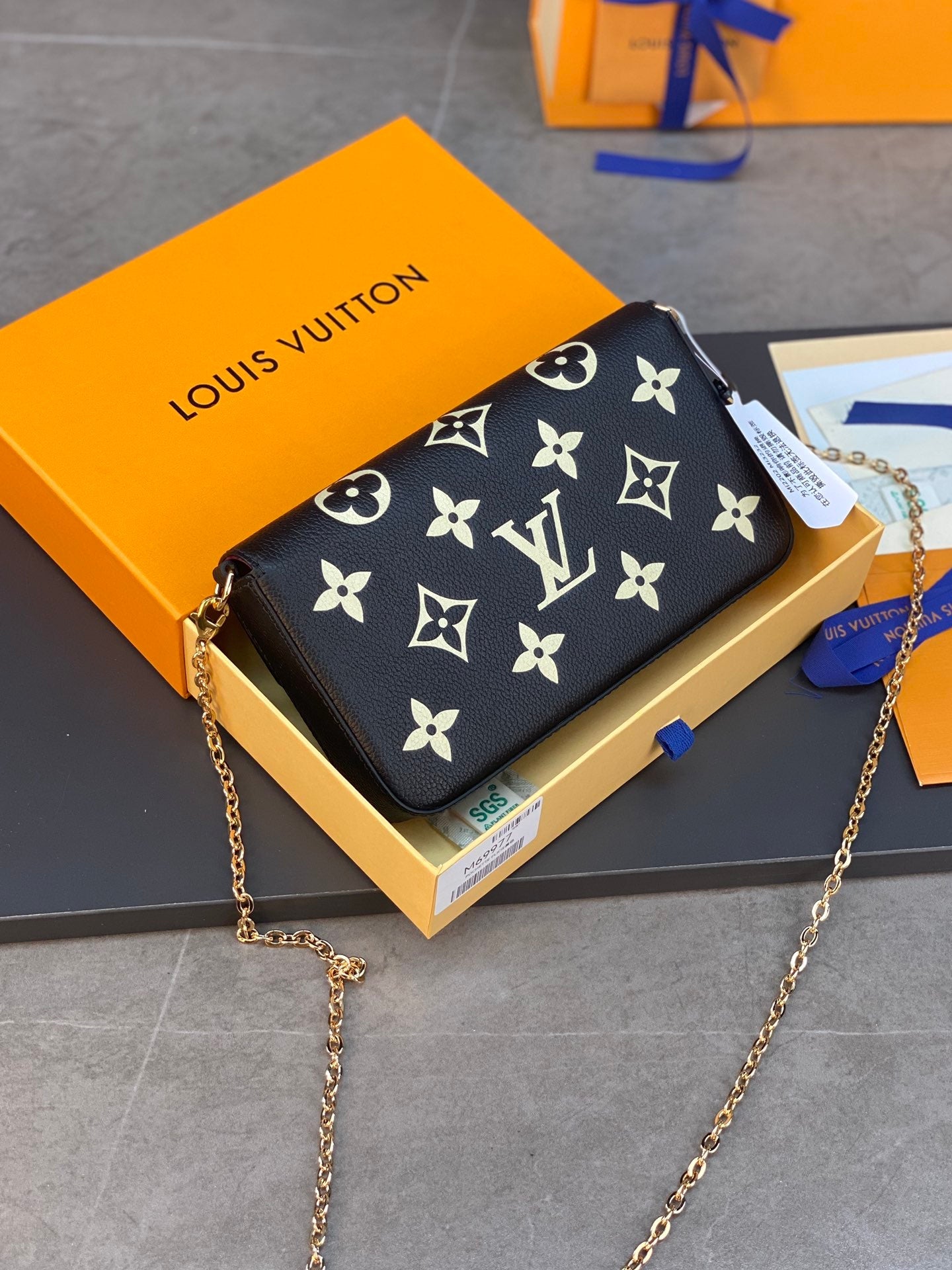 LV FÉLICIE POCHETTE Chain Bag
