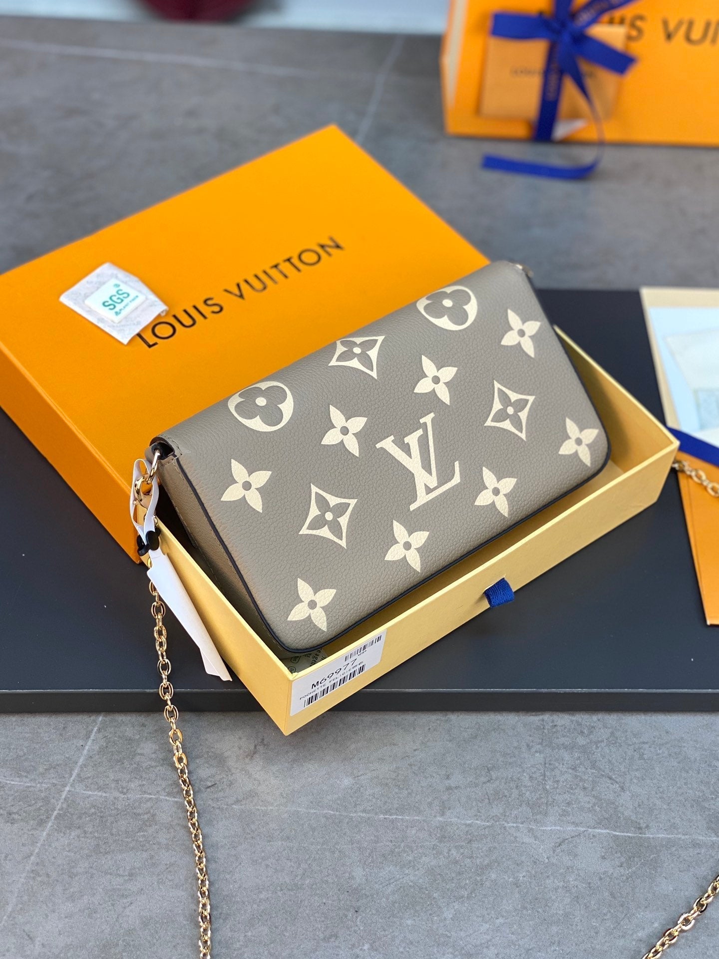 LV FÉLICIE POCHETTE Chain Bag