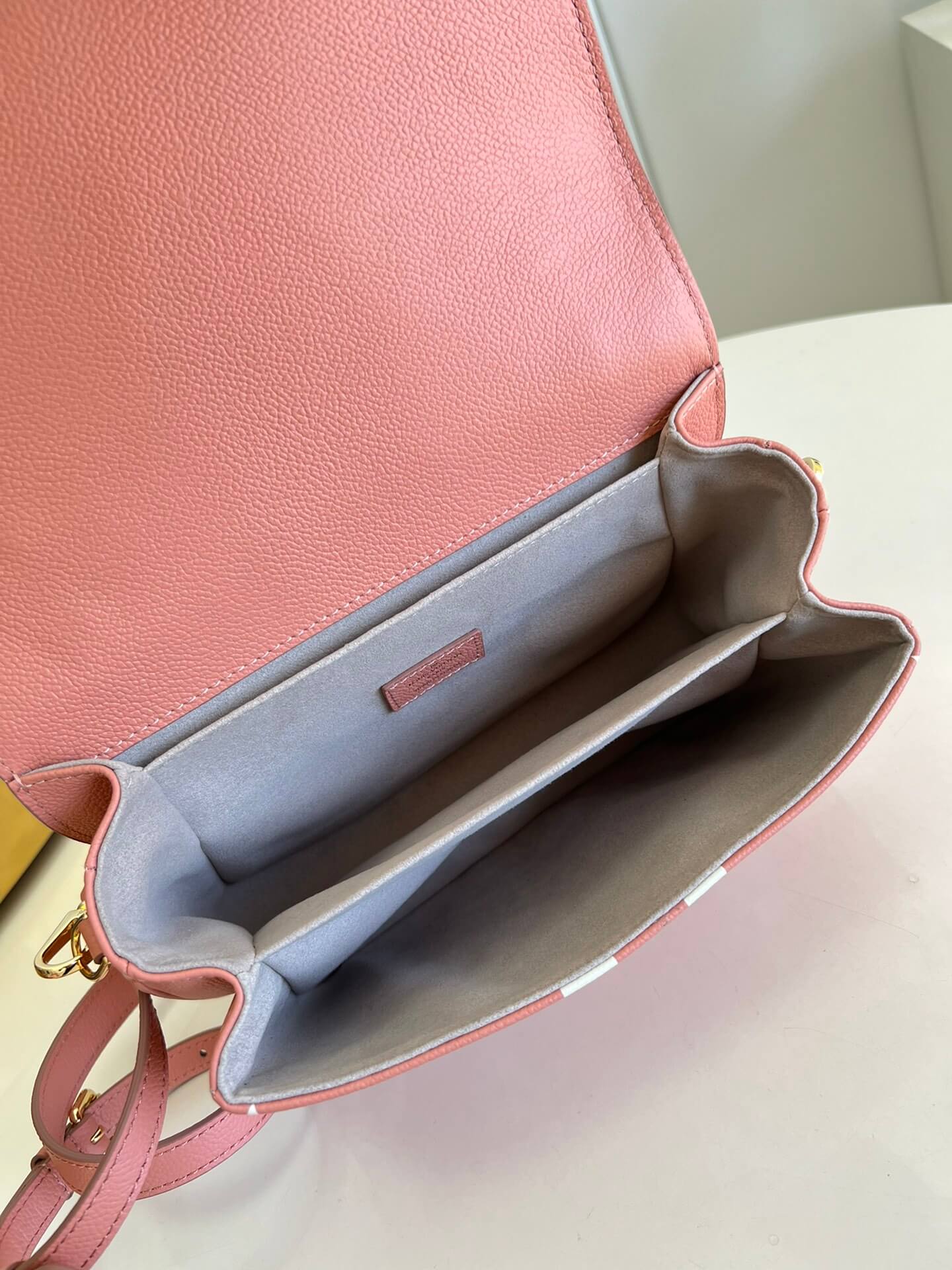 LV Pochette Métis Trianon Pink/Cream Bag
