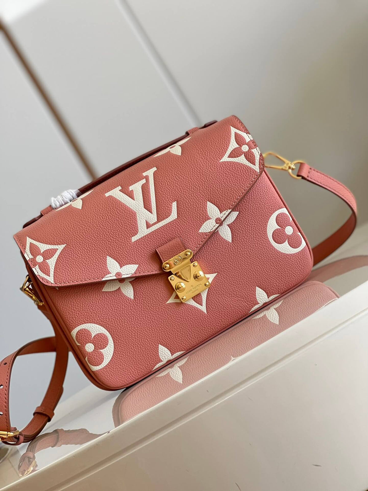 LV Pochette Métis Trianon Pink/Cream Bag