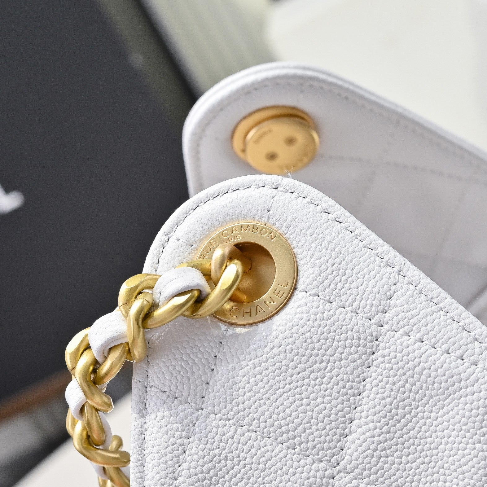 Chanel Hobo 25c White Handbag