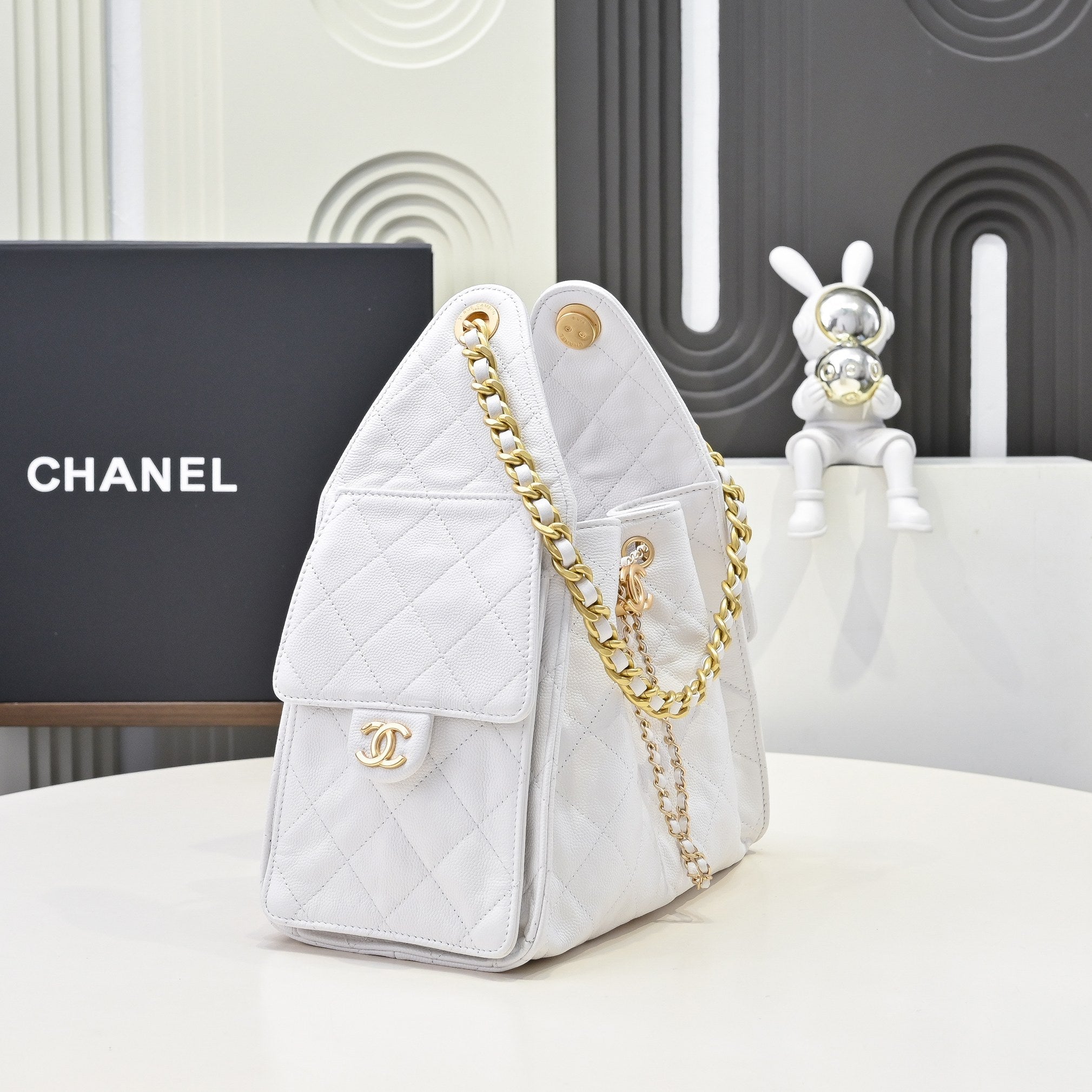 Chanel Hobo 25c White Handbag
